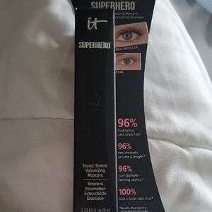 it cosmetics Superhero Elastic Stretch Volumizing Mascara - Black Packaging